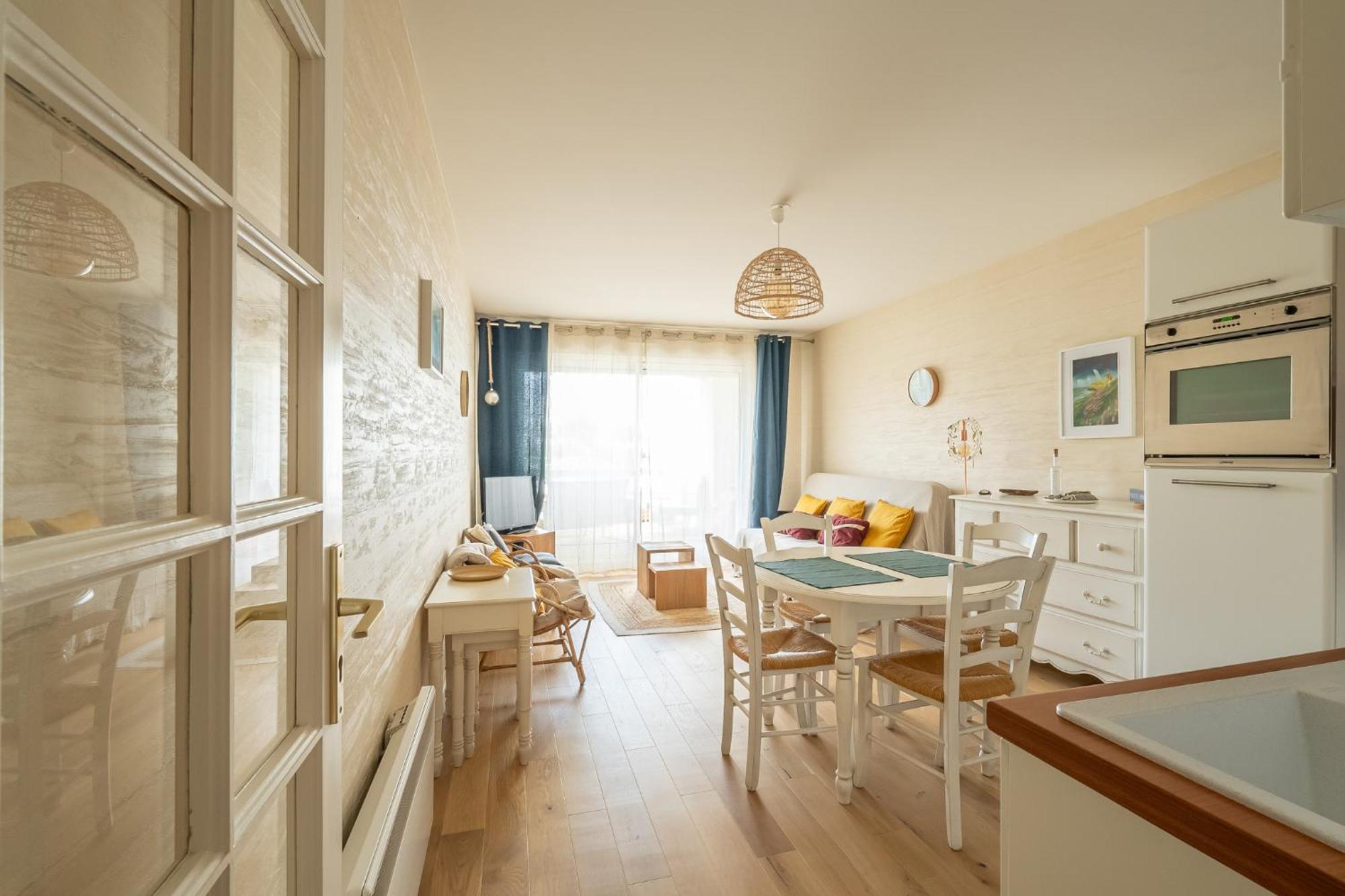 Agreable Appartement Et Terrasse A 2 Pas De La Mer Вимере Екстериор снимка