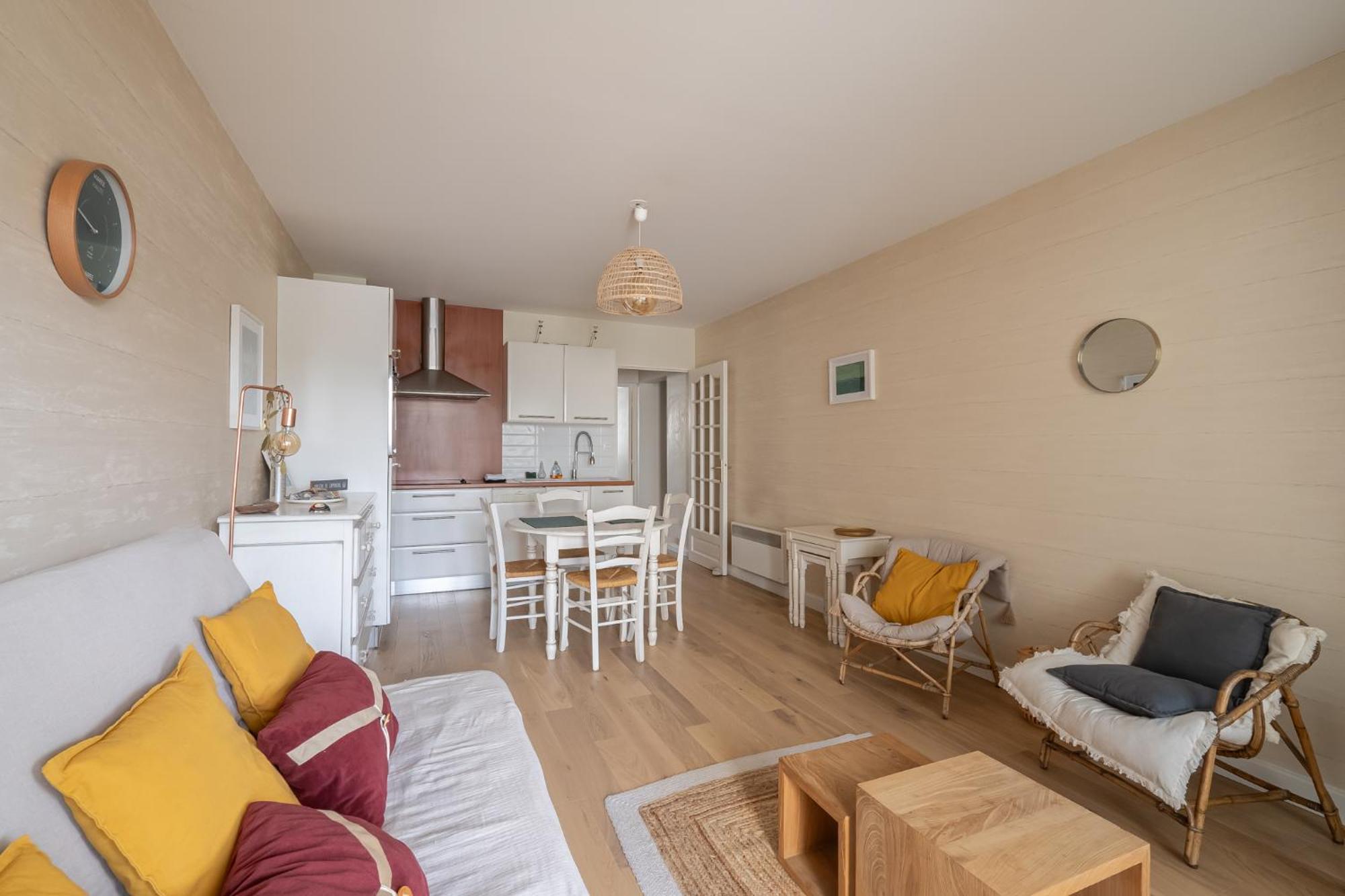 Agreable Appartement Et Terrasse A 2 Pas De La Mer Вимере Екстериор снимка